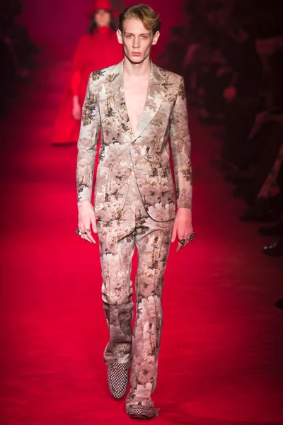 Look 30